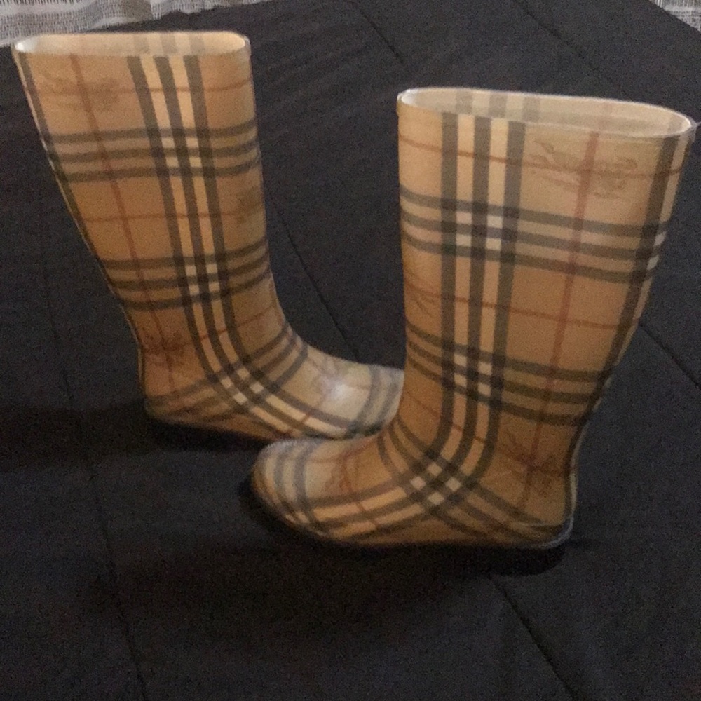 Burberry Haymarket Check Rubber Rain boots - Picture 2 of 14